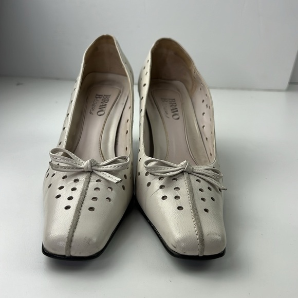 Vintage Bravo Brown's White Leather Heels - Picture 2 of 9